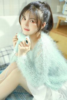 按在玻璃窗前C